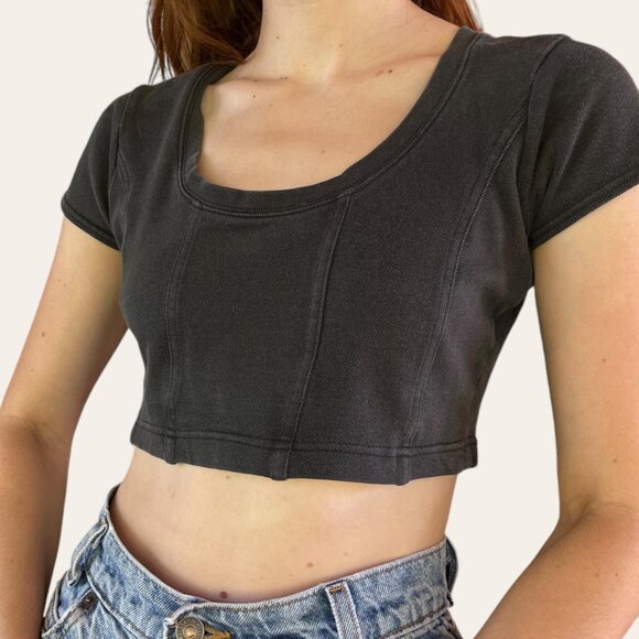 Betty Blue Tops - 80s/90s vintage cropped charcoal gray baby tee Betty Blue